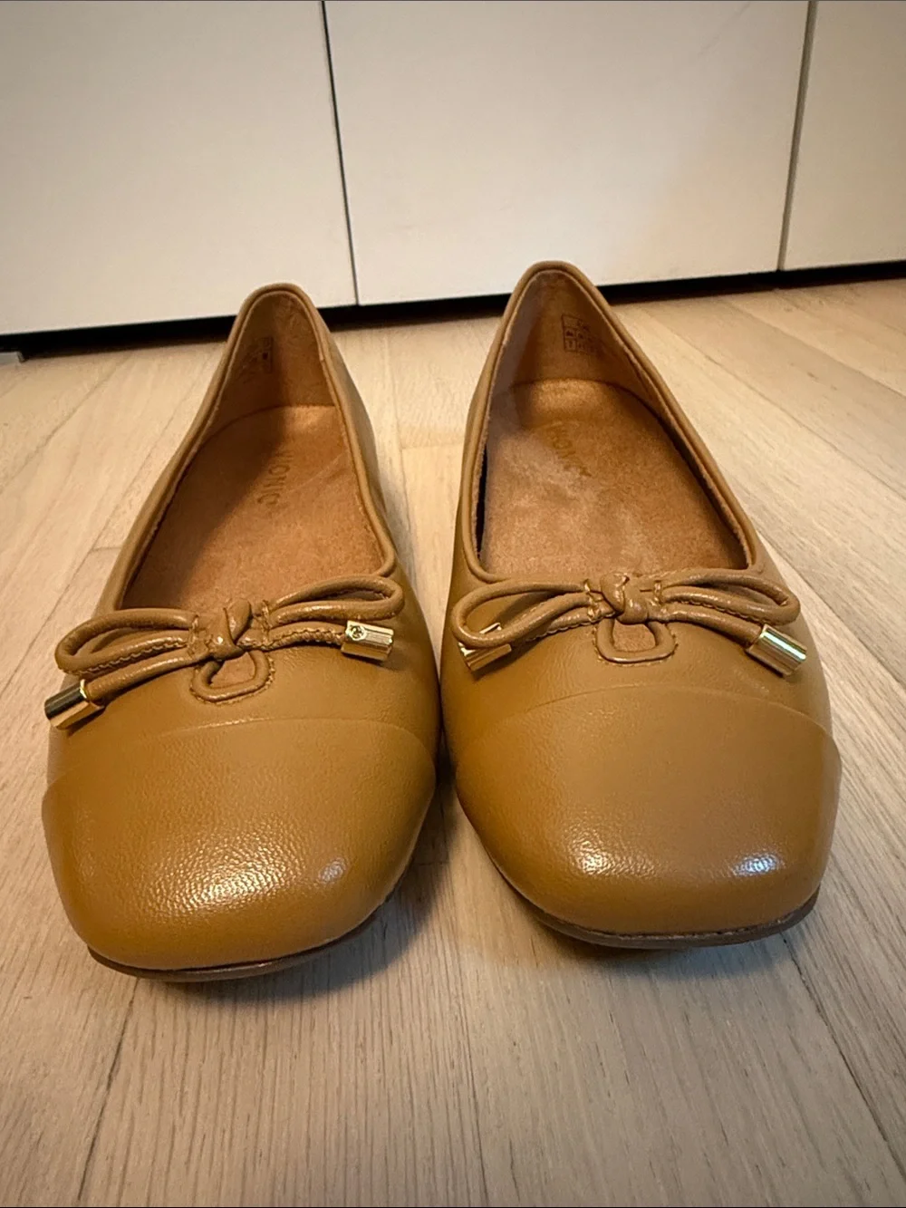 Vionic Klara Camel Leather Bow Ballet Flat 7 New